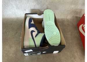 Nike Air Jordan 1 Mid 'Mystic Navy Mint Foam', Kids US 4Y* - 5