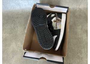 Nike Air Jordan 1 Mid 'Hologram', Kids US 6Y* - 5