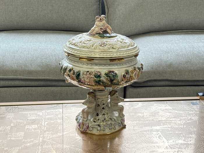 Capodimonte ceramic lidded centrepiece bowl