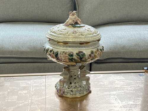 Capodimonte ceramic lidded centrepiece bowl