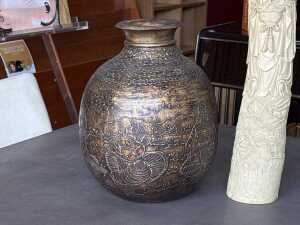 Two Asian decorator pieces including a Chinese sculpture in the shape of an elephant tusk and an 'Indian' pot. - 2