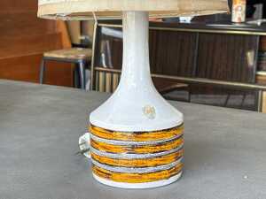 Mid-century Italian orange and white ceramic table lamp - 3