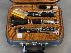 A Boosey Hawkes Regent clarinet in original velvet-lined carry case - 2