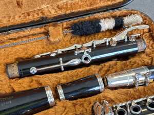 A Boosey Hawkes Regent clarinet in original velvet-lined carry case - 3