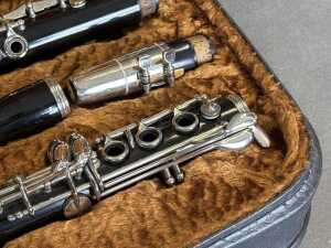 A Boosey Hawkes Regent clarinet in original velvet-lined carry case - 4