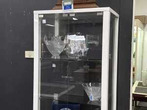 White metal and glass display cabinet - 2