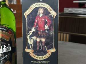 Glenfiddich Clan Sutherland pure malt Scotch whisky in presentation tin - 4