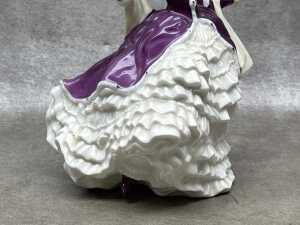 Royal Doulton Christmas Day 2004 porcelain figure in original box - 3