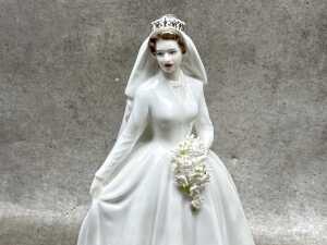 Two Coalport limited edition 20th century British Princess porcelain figures - 4