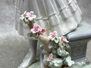 Lladro porcelain figure of a girl in a garden - 3