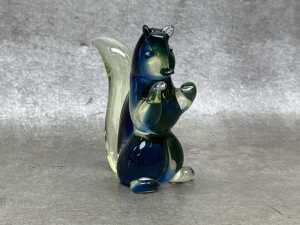 Uranium art glass squirrel figure - 2