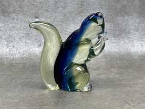 Uranium art glass squirrel figure - 3