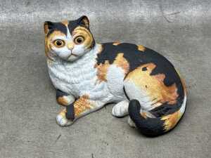 Two Franklin porcelain hand-painted cat figures by Eric Tenney - 2