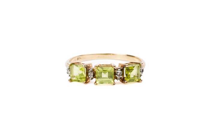 A peridot and diamond ring in 9 carat yellow gold