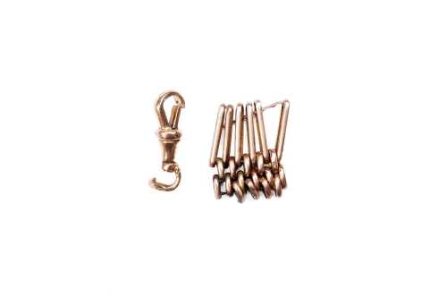 Gate links and a parrot clasp in 9 carat gold.
