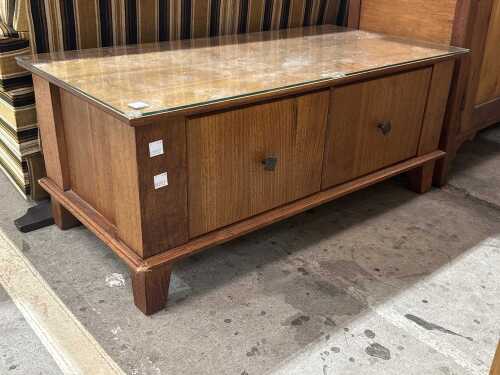 Timber display cabinet with glass top