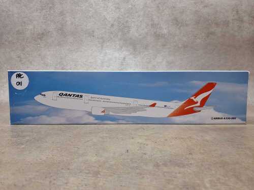 Qantas Airbus A330-300 1:200 scale model aeroplane