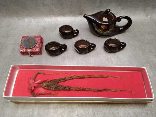 Three Oriental decorative items, including a 1985 Chinese Great Wall Station Antarctica Medal