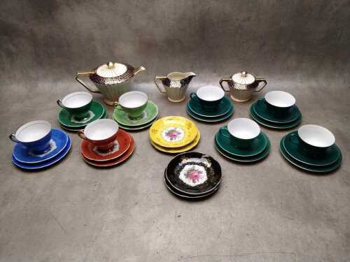 Assorted porcelain including trios