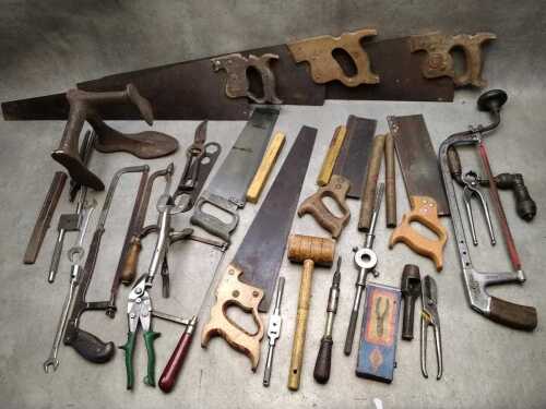 Vintage hand tools including saws, pincers, cobblers shoe last, etc