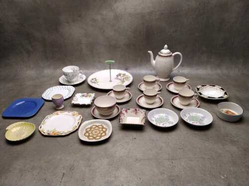 Assorted porcelain including Meakin part coffee set, Meakin 'Freesia' cake plate