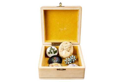 Collection of vintage costume jewellery