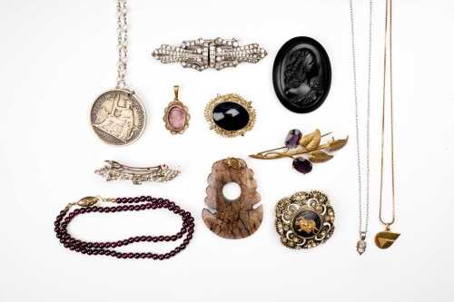 Collection of vintage costume jewellery