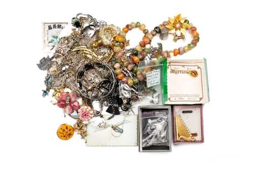 Collection of vintage jewellery and accessories