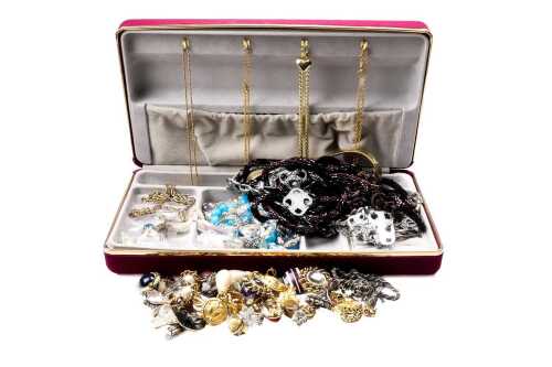 Collection of vintage jewellery