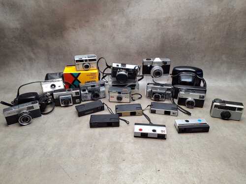 Collection of Instamatic cartridge film cameras, mainly Kodak