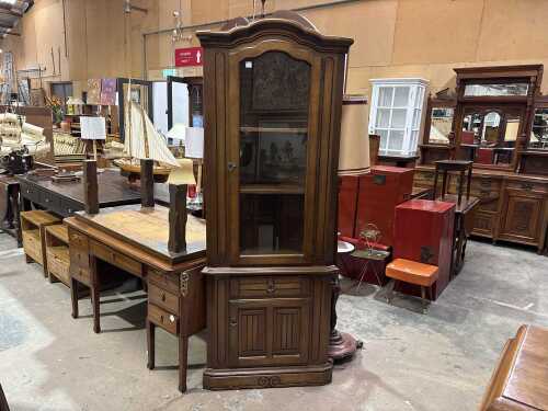Corner display cabinet