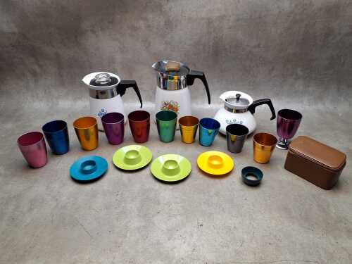 Mid-century kitchenware including Corning Ware