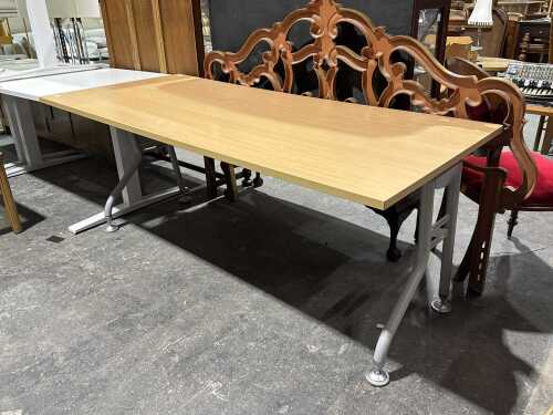 Zero oak-look meeting table
