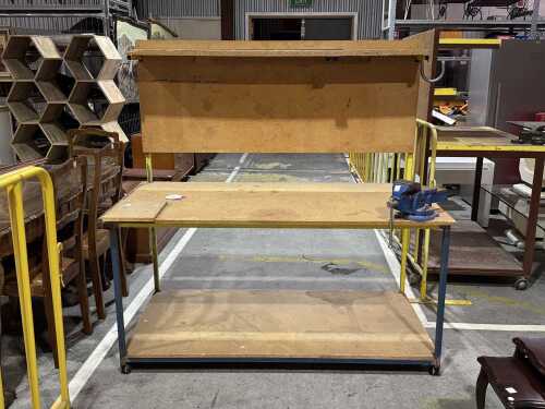 Mobile workshop bench with vice