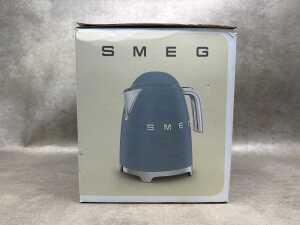SMEG Kettle blue RRP $249 - 2