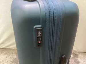 Antler Single Stripe 4W Expander 81cm suitcase. RRP $ 365 - 3