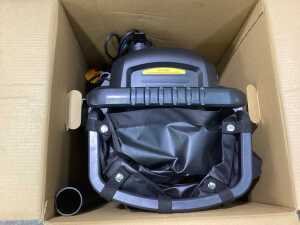 DeWalt 38LT stainless steel Wet/Dry vacuum, RRP $345 - 3
