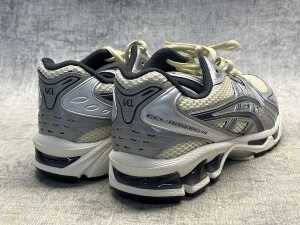 Asics Gel-Kayano 14 size US 7 Men's - 4