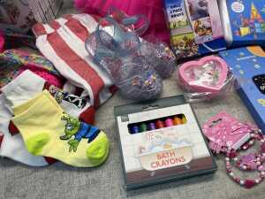 Group of Girls clothing & accessories size 2-4 - 4