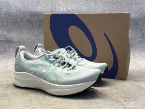 Asics Gel-Kayano 32 size US 9 Men's