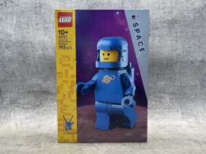 Lego Scaled-Up Blue Astronaut Minfigure 40921