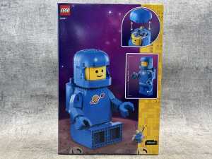 Lego Scaled-Up Blue Astronaut Minfigure 40921 - 3