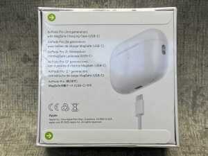 Apple AirPods (2nd Gen) with charging case - 2