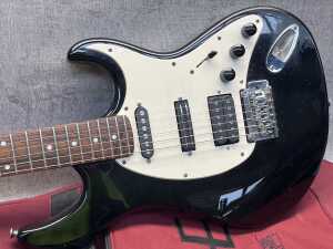 Cort electric guitar & case - 2