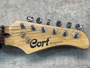 Cort electric guitar & case - 3