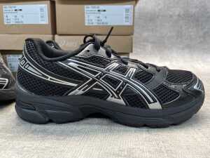 Four pairs of Asics Gel-1130 GS sizes US 6 & 7 Kids - 3
