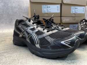 Four pairs of Asics Gel-1130 GS sizes US 5, 6 & 7 Kids - 2