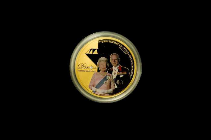 Queen Elizabeth II & The Duke of Edinburgh Diamond Wedding Anniversary 2007 $100 gold proof coin