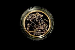 The 2008 UK &pound;5 0.9167 gold brilliant uncirculated sovereign, 39.94 grams