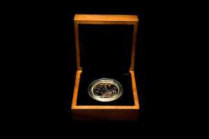 The 2008 UK &pound;5 0.9167 gold brilliant uncirculated sovereign, 39.94 grams - 3